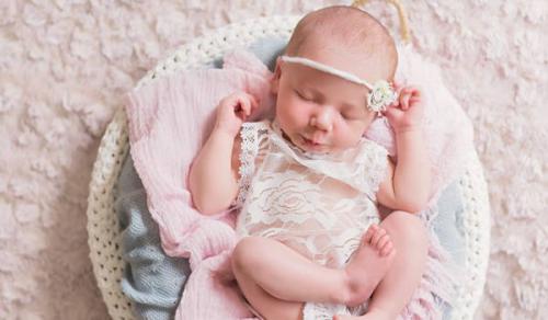 2024年农历二月十五出生的女宝宝取名 幸福平安的女宝宝起名